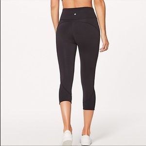 Everlux In Movement Crop. Black. Size 6.